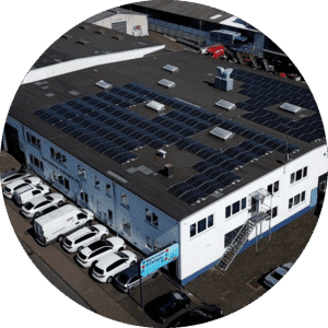 Gebäude und Eingang des Kartcenter Cologne von oben für Kartfahren Köln.